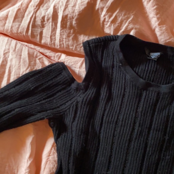 Guess off the shoulder shirt - Picture 3 of 3